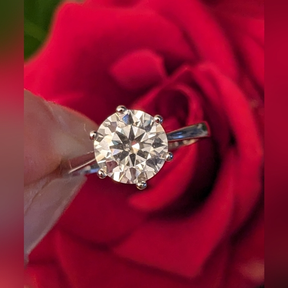 2CT Authentic Moissanite, 18k White Gold-Plated 925 sterling Silver - Size 5,7,8 - Picture 1 of 8